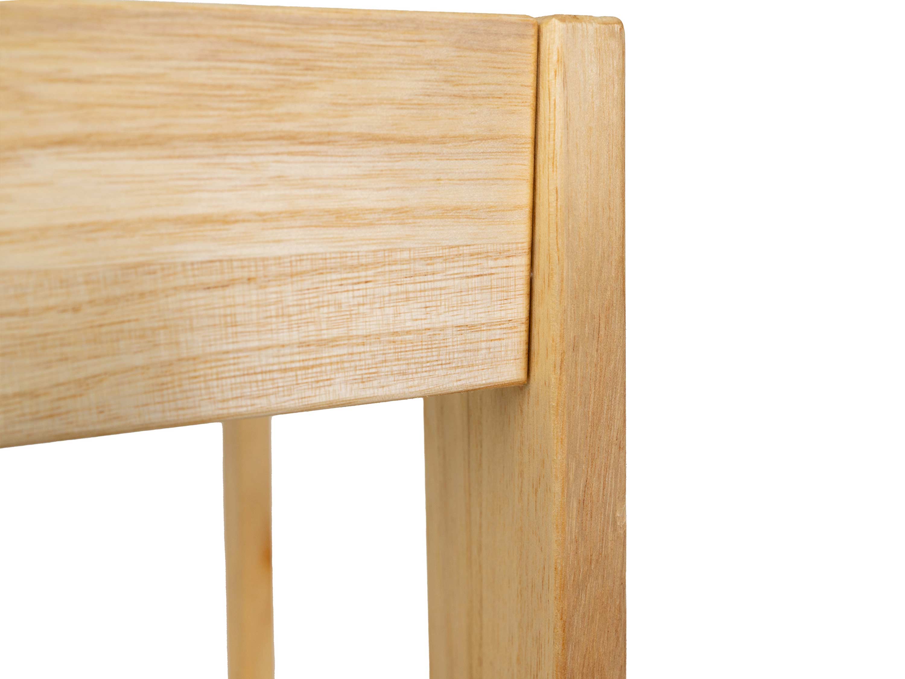 Hochstuhl aus Kiri Holz in der Detailansicht der Lehne