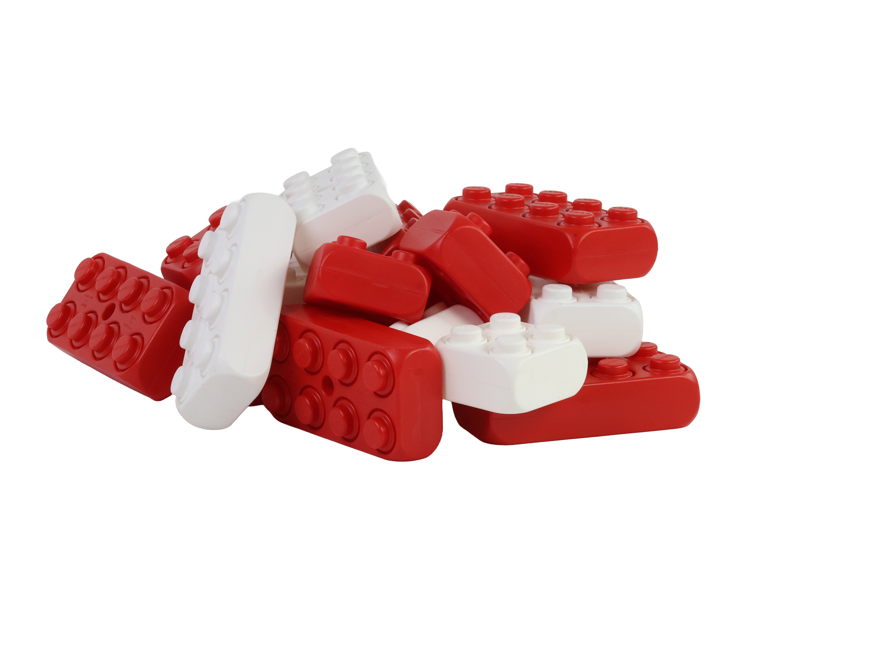 XXL-Spielbausteine Flaggen-Set Bild zeigt Spielsteinhaufen mit roten und weißen Steinen