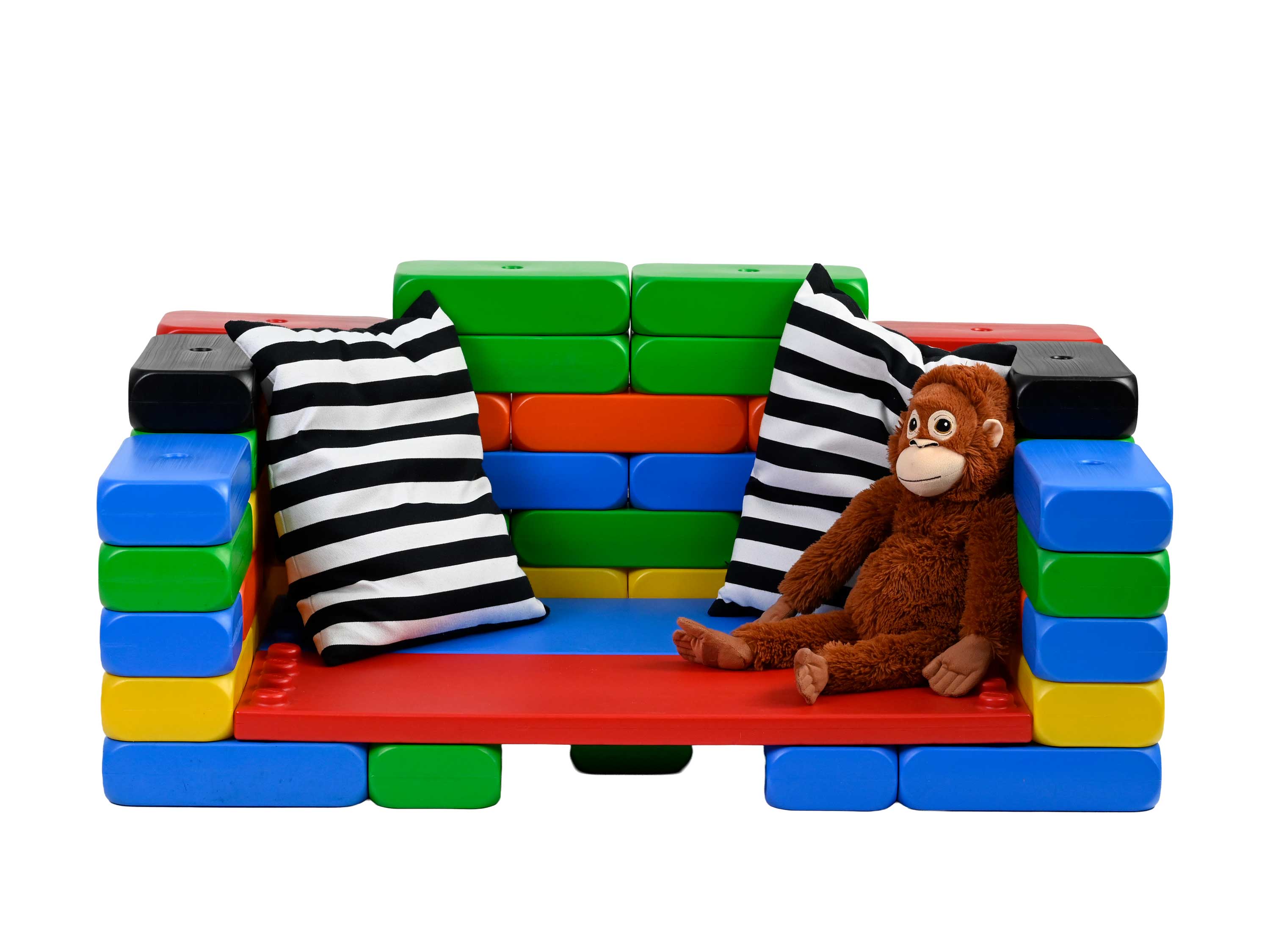 XXL-Spielbausteine Sofa mit Deko zwei Kissen und einen Affen Frontansicht