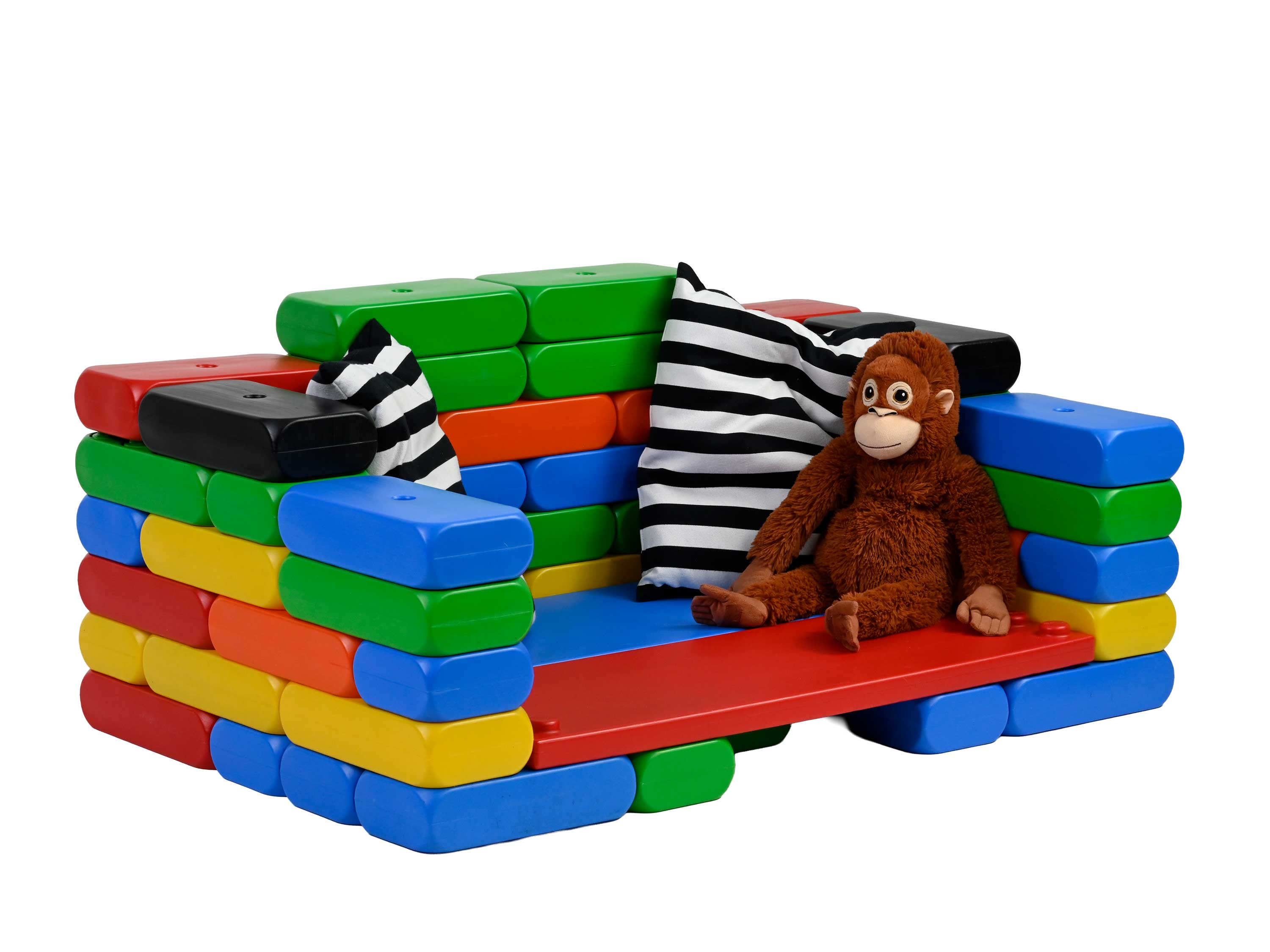 XXL-Spielbausteine Sofa mit Deko zwei Kissen und einen Affen Schrägansicht
